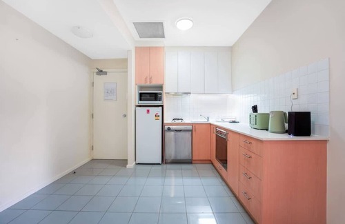 Melbourne Central Business District Apartment | 250E Apartments - CBD Home Base for 3 on Elizabeth