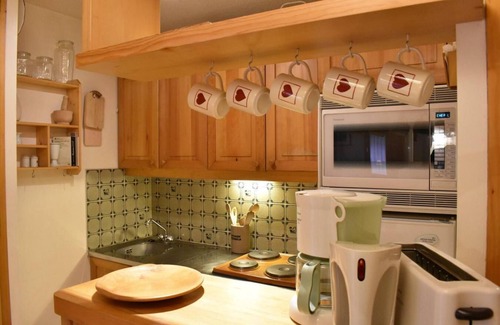 Meribel Centre Apartment | 250m from resort center, 1st floor, view mountain, ski locker, 42m², Méribel