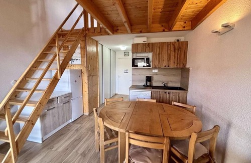 Eclose-Ouest Apartment | 250m from shops, 3rd floor, balcony, tv, ski locker, 31m², Alpe d'Huez