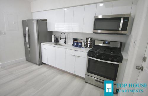 Flagami Apartment | 251 Airport/Top House Apartments
