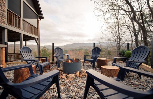 Blue Ridge Cabin | 251 m² Cabin ∙ 4 bedrooms ∙ 13 guests