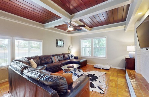 Bay Area House | 251 m² House ∙ 3 bedrooms ∙ 8 guests