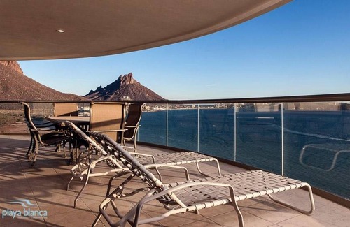 San Carlos House | 252 m² House ∙ 3 bedrooms ∙ 6 guests
