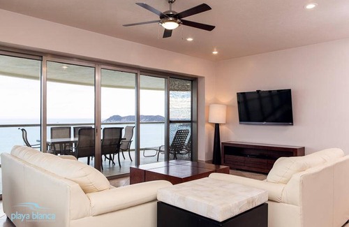 San Carlos House | 252 m² House ∙ 3 bedrooms ∙ 6 guests