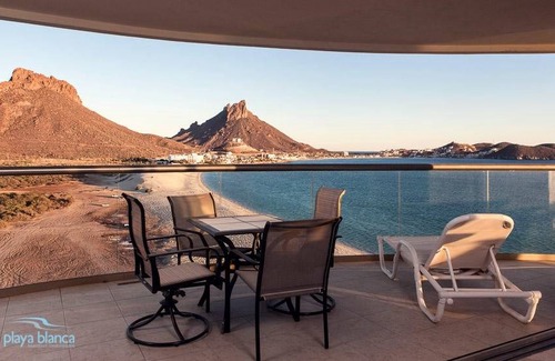 San Carlos House | 252 m² House ∙ 3 bedrooms ∙ 6 guests