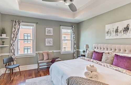 Fairmount Villa | 2520 Brown Street