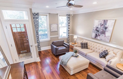 Fairmount Villa | 2520 Brown Street