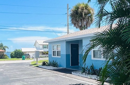 Tropic Apartment | 2526 Modern Studio in Historic Area