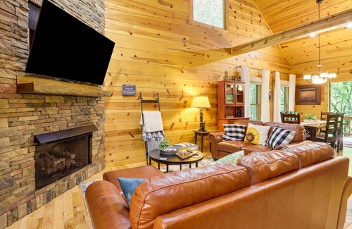 Walnut Mountain House | 253 m² House ∙ 3 bedrooms ∙ 8 guests