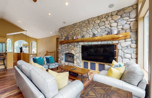 North Upper Truckee House | 254 m² House ∙ 4 bedrooms ∙ 8 guests