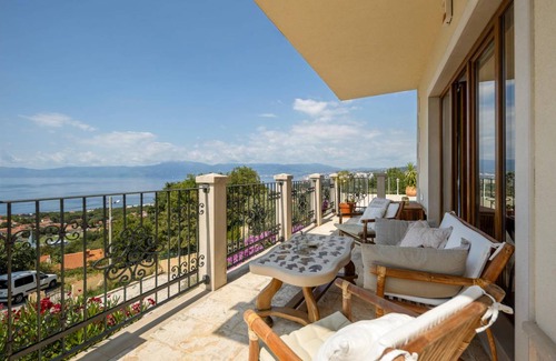 Kostrena House | 256 m² House ∙ 4 bedrooms ∙ 7 guests