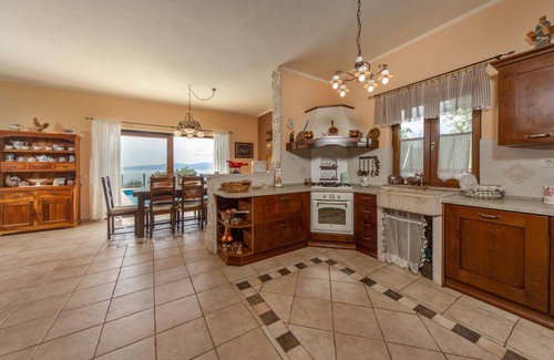 Kostrena House | 256 m² House ∙ 4 bedrooms ∙ 7 guests