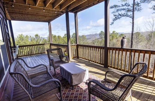 Blairsville Cabin | 256 m² Cabin ∙ 4 bedrooms ∙ 10 guests