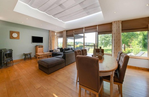 Hamois House | 256 m² House ∙ 4 bedrooms ∙ 8 guests