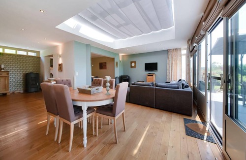 Hamois House | 256 m² House ∙ 4 bedrooms ∙ 8 guests