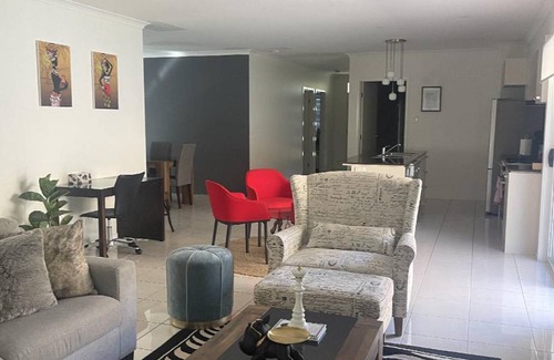 North Lakes House | 257 m² House ∙ 3 bedrooms ∙ 8 guests