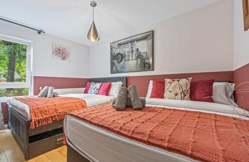 Chaucer Apartment | 25PercentOff LastMinDeals!- Luxury Comfort in the Heart of London near Tower Bridge&TheShard w Parking&Netflix! GeniusOffer&MobileOffer!