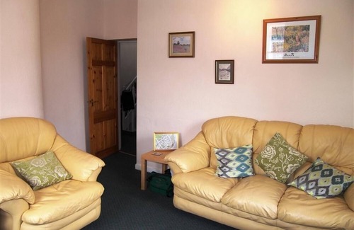 Kirkcudbright Cottage | 26 Castle Street - an apartment that sleeps 5 guests in 2 bedrooms