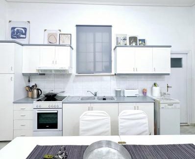 Vyronas Apartment | 26 HoMe