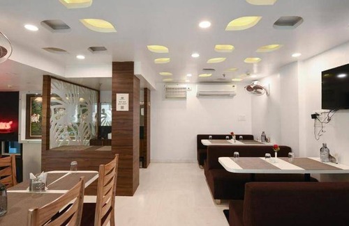 Nathdwara Hotel | 26 m² Hotel ∙ 4 bedrooms ∙ 3 guests
