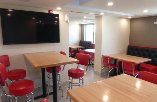 Bourbonnais Hotel | 26 m² Hotel ∙ 7 guests