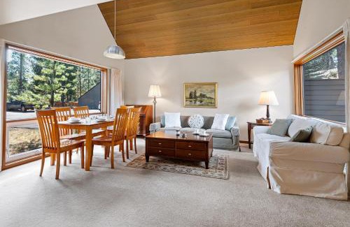 Overlook Park House | 26 Mountain View Lodge - Meredith Lodging