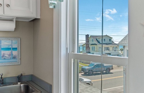 Wells Beach Apartment | 26 SECONDS FROM WELLS BEACH: OCEAN & MARSH VIEWS-BRIGHT & AIRY-9/6-9/13 OPEN-