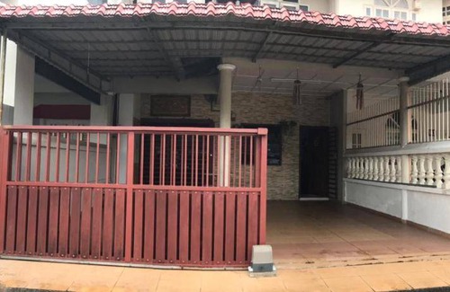 Kampung Alor Akar House | 260 m² House ∙ 3 bedrooms ∙ 10 guests