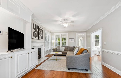 Clayton House | 260 m² House ∙ 5 bedrooms ∙ 9 guests