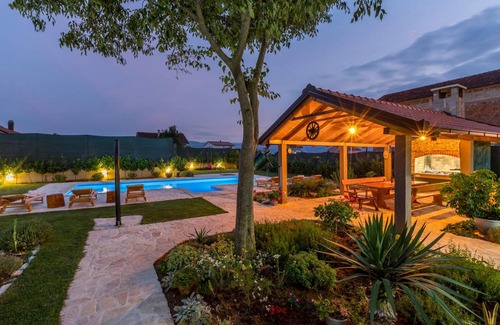 Imotski House | 265 m² House ∙ 5 bedrooms ∙ 10 guests