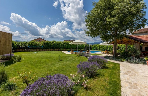Imotski House | 265 m² House ∙ 5 bedrooms ∙ 10 guests