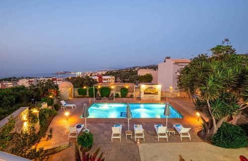 Violi Charaki Villa | 265 m² Villa ∙ 5 bedrooms ∙ 12 guests