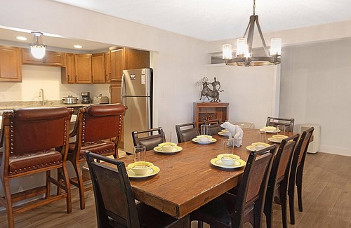 Snowshoe House | 265 Westridge: Spacious living w/nature at the Alpine Ridge Chalet!