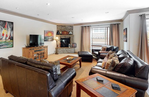 Carlsbad Village Condo | 266 m² Condo ∙ 4 bedrooms ∙ 9 guests