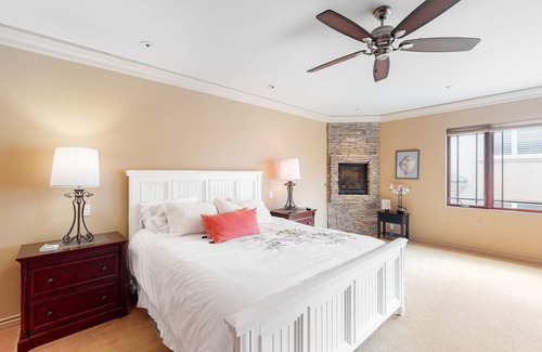 Carlsbad Village Condo | 266 m² Condo ∙ 4 bedrooms ∙ 9 guests