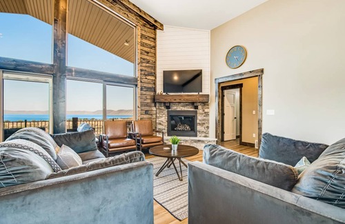 Sweetwater House | 269 m² House ∙ 6 bedrooms ∙ 20 guests