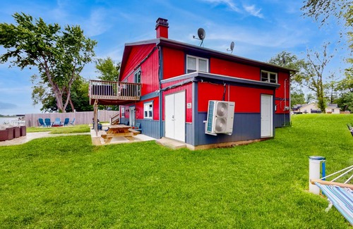 Channel Lake House | 269 m² House ∙ 6 bedrooms ∙ 25 guests