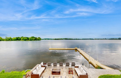 Channel Lake House | 269 m² House ∙ 6 bedrooms ∙ 25 guests