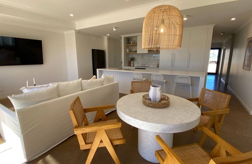 Exmouth House | 27 Bluefin Cove - Quaint Family Home