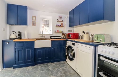 Teignmouth Cottage | 27 EXETER STREET, pet friendly, with a garden in Teignmouth