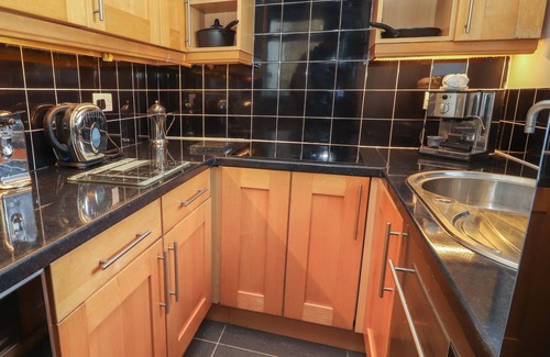 Brymbo Cottage | 27 GREEN ROAD, pet friendly, character holiday cottage in Brymbo