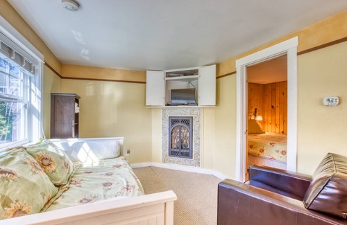 Downtown Cannon Beach Cottage | 27 m² Cabin ∙ 1 bedroom ∙ 3 guests