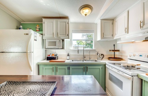 Webster House | 27 Mi to The Villages: Lush Home w/Outdoor Space!