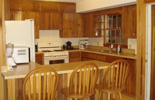Elkins House | 27 Riverfront Acres of Serene Mountain Views - Dog and Kid paradise!