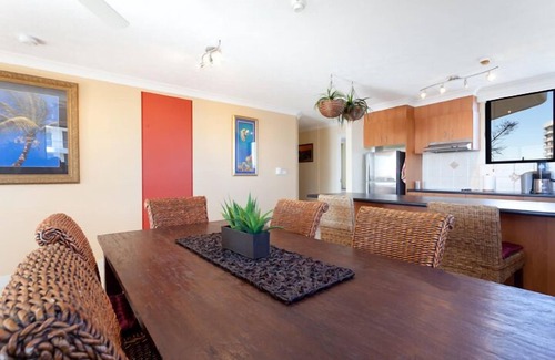Surfers Paradise Apartment | 270 Deg views 9th Floor 2 Bedroom/2 Bathroom 75m - Beach