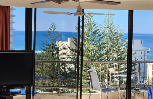 Surfers Paradise Apartment | 270 Deg views 9th Floor 2 Bedroom/2 Bathroom 75m - Beach