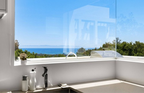 Montecito House | 270-degree Ocean Views, 47’ heated pool, stunning contemporary coastal retreat.