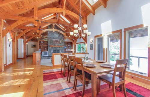 Sandpoint Cabin | 270 m² Cabin ∙ 3 bedrooms ∙ 8 guests