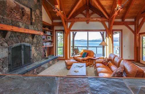 Sandpoint Cabin | 270 m² Cabin ∙ 3 bedrooms ∙ 8 guests