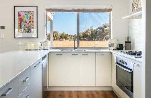 Burnside House | 270 m² House ∙ 4 bedrooms ∙ 8 guests